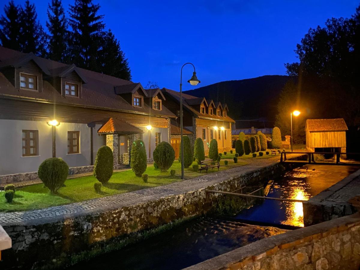 Hotel Gacka Оточац Экстерьер фото