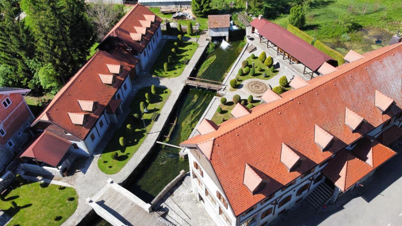 Hotel Gacka Оточац Экстерьер фото