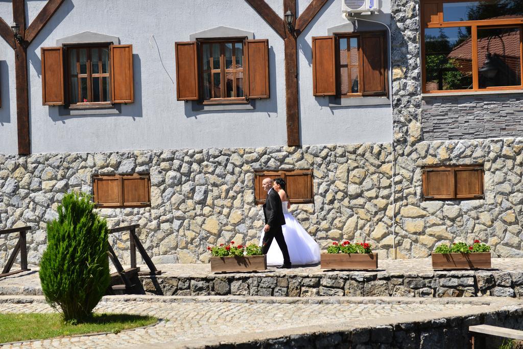 Hotel Gacka Оточац Экстерьер фото