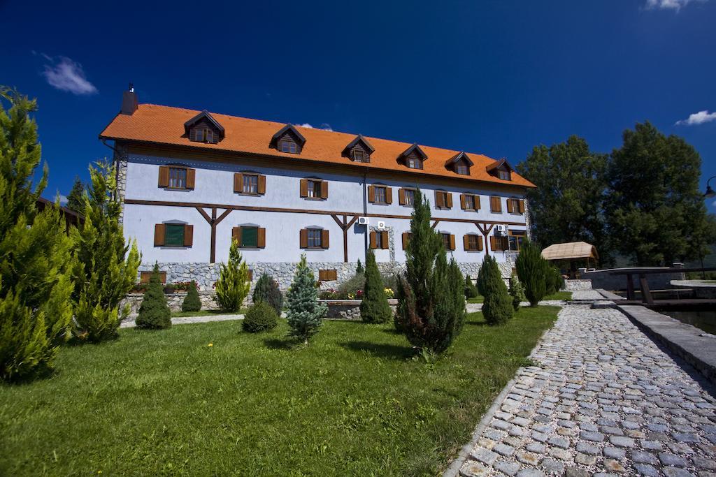 Hotel Gacka Оточац Экстерьер фото