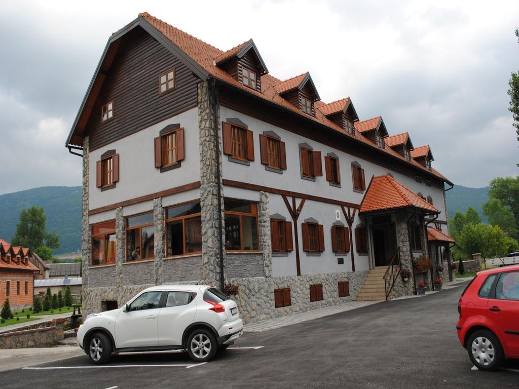 Hotel Gacka Оточац Экстерьер фото