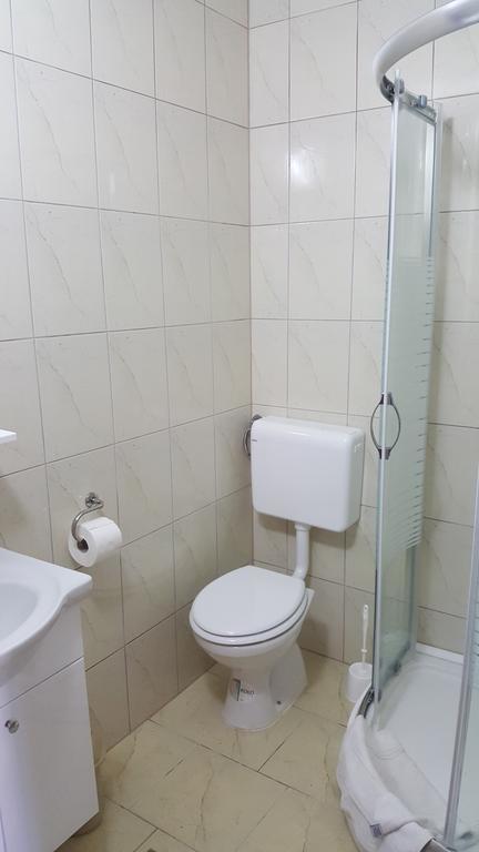 Hotel Gacka Оточац Экстерьер фото
