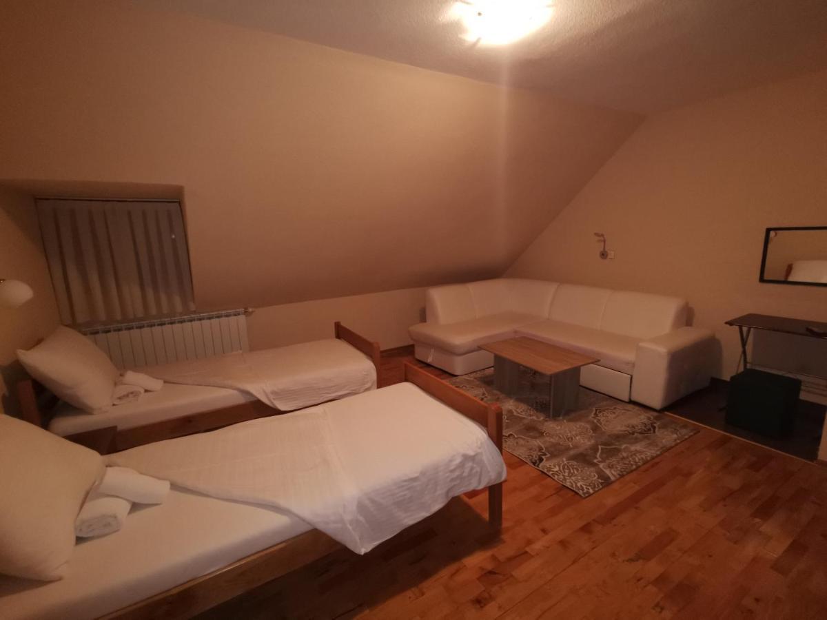 Hotel Gacka Оточац Экстерьер фото