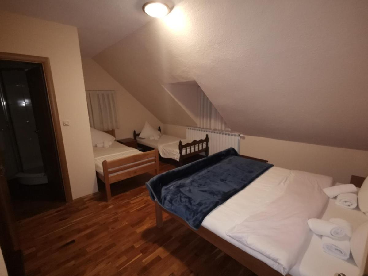 Hotel Gacka Оточац Экстерьер фото