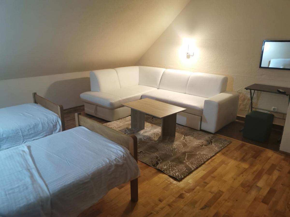 Hotel Gacka Оточац Экстерьер фото
