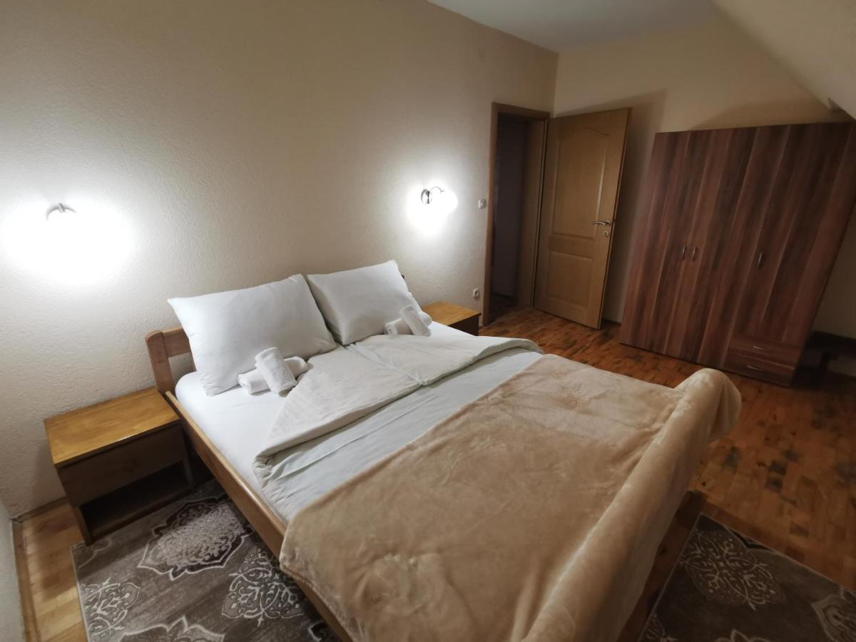 Hotel Gacka Оточац Экстерьер фото