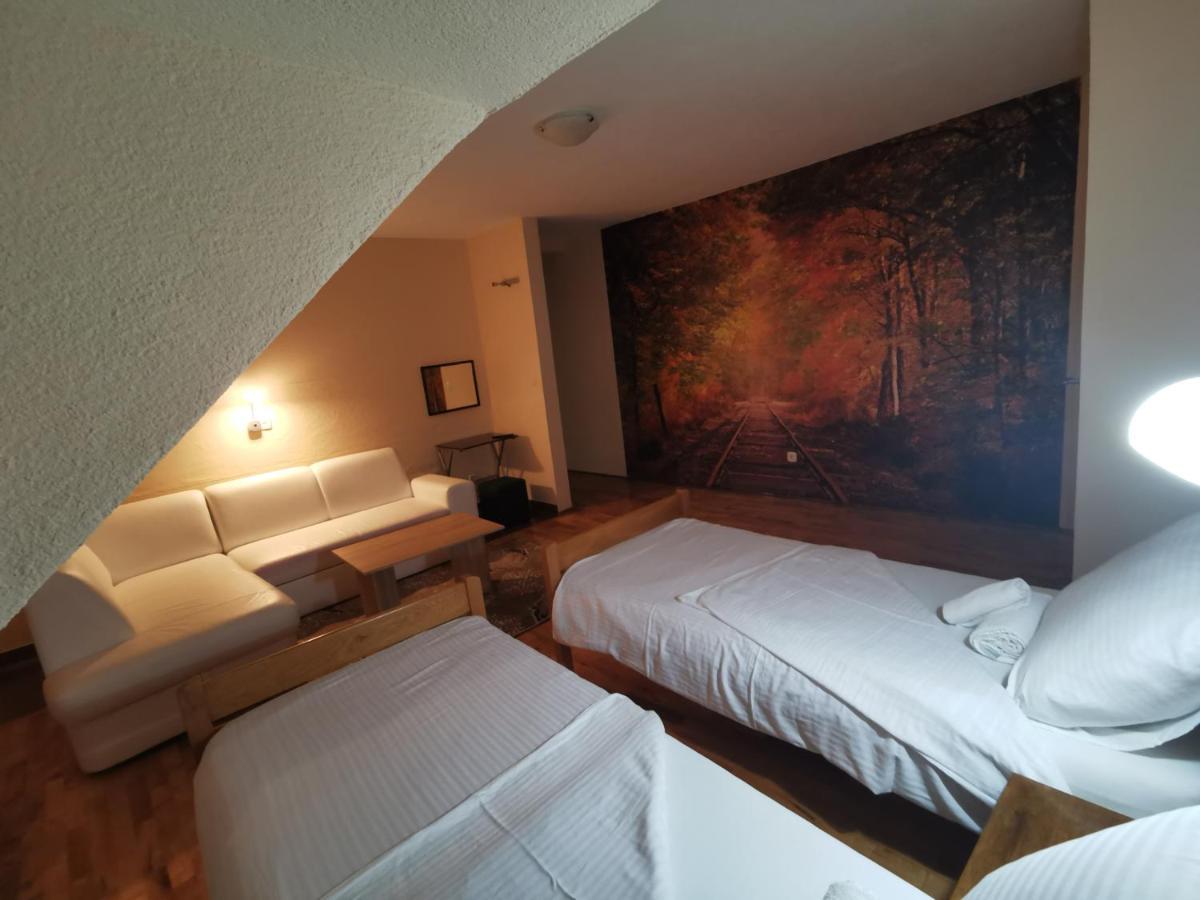 Hotel Gacka Оточац Экстерьер фото